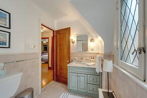 Ferndale Gem, Walk to Stores & Restaurants!