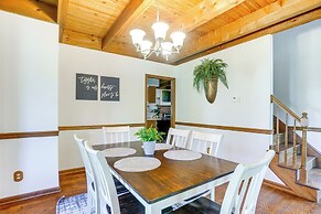 Mcgaheysville Home w/ Screened Porch & Gas Grill!