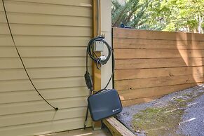 Spacious Massanutten Retreat w/ Hot Tub & Games