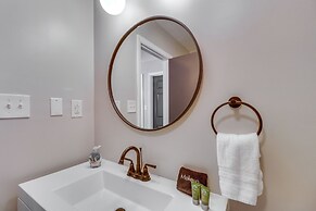 Spacious Massanutten Retreat w/ Hot Tub & Games