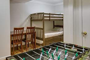 Spacious Massanutten Retreat w/ Hot Tub & Games
