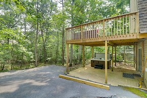 Spacious Massanutten Retreat w/ Hot Tub & Games