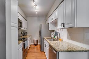 Spacious Massanutten Retreat w/ Hot Tub & Games