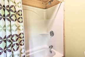 Maggie Valley Family Cabin w/ Porch & Fire Pit!