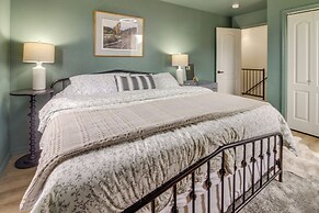 Modern South Fork Vacation Rental w/ Deck & Grill!