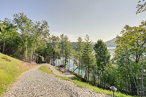 Scenic Bryson City Retreat w/ Direct Lake Access!