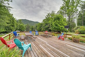 Pet-friendly Creekside Cabin w/ Pool Access!