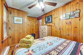 Pet-friendly Maggie Valley Cabin w/ Pool Access!
