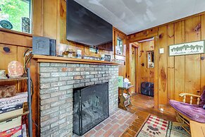 Pet-friendly Creekside Cabin w/ Pool Access!