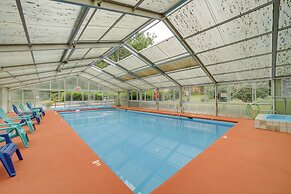 Pet-friendly Creekside Cabin w/ Pool Access!