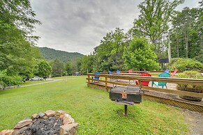 Pet-friendly Creekside Cabin w/ Pool Access!