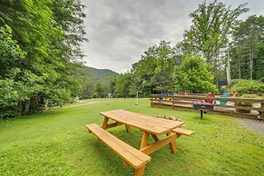 Pet-friendly Creekside Cabin w/ Pool Access!