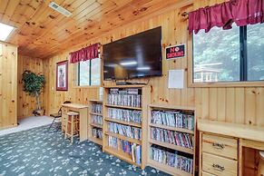 Pet-friendly Creekside Cabin w/ Pool Access!