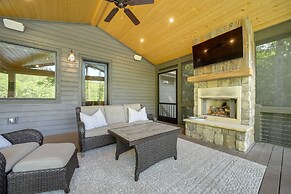 Grill + Water Views: Chinquapin Resort Home