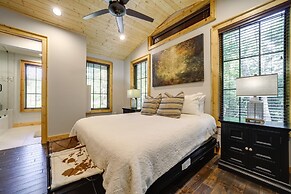 Grill + Water Views: Chinquapin Resort Home