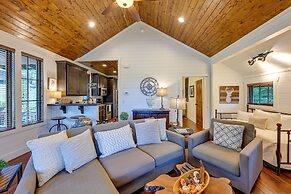 Modern-rustic Glenville Cabin: Golf, Hike + Unwind