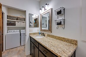 Modern-rustic Glenville Cabin: Golf, Hike + Unwind