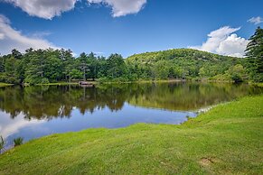 Modern-rustic Glenville Cabin: Golf, Hike + Unwind