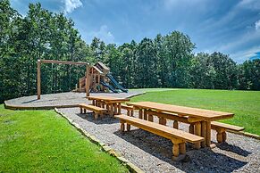 Modern-rustic Glenville Cabin: Golf, Hike + Unwind