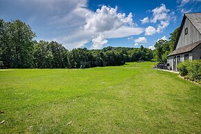 Modern-rustic Glenville Cabin: Golf, Hike + Unwind
