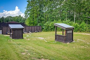 Modern-rustic Glenville Cabin: Golf, Hike + Unwind