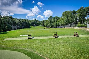 Modern-rustic Glenville Cabin: Golf, Hike + Unwind