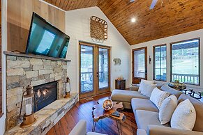 Modern-rustic Glenville Cabin: Golf, Hike + Unwind