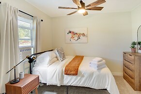 Modern Rapid City Home ~ 3 Mi to Dinosaur Park!