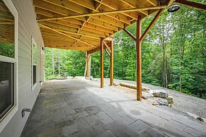 6 Mi to Dtwn Cashiers: Spacious Home w/ Deck