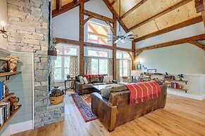 6 Mi to Dtwn Cashiers: Spacious Home w/ Deck