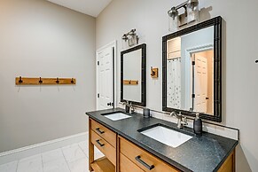 6 Mi to Dtwn Cashiers: Spacious Home w/ Deck