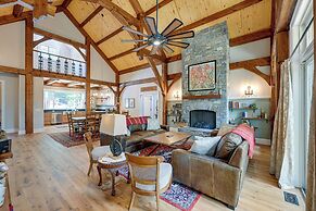 6 Mi to Dtwn Cashiers: Spacious Home w/ Deck