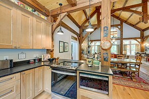 6 Mi to Dtwn Cashiers: Spacious Home w/ Deck