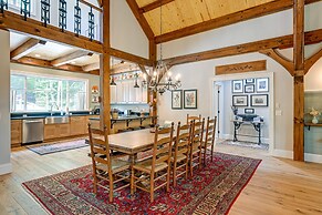 6 Mi to Dtwn Cashiers: Spacious Home w/ Deck