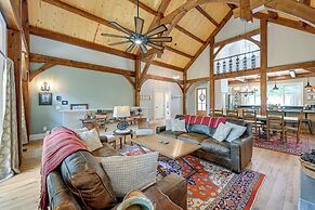 6 Mi to Dtwn Cashiers: Spacious Home w/ Deck