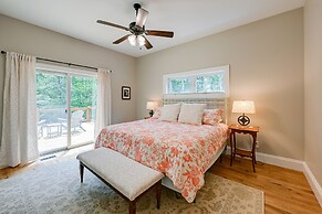 6 Mi to Dtwn Cashiers: Spacious Home w/ Deck