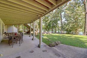Spacious Greers Ferry Lake House w/ Grilling Deck!