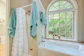 Peaceful Franklin Mountain Retreat w/ Deck