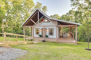 Serene Kentucky Cabin w/ Fireplace + Fire Pit!