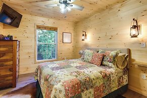 Serene Kentucky Cabin w/ Fireplace + Fire Pit!