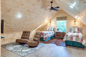 Serene Kentucky Cabin w/ Fireplace + Fire Pit!