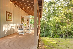 Serene Kentucky Cabin w/ Fireplace + Fire Pit!