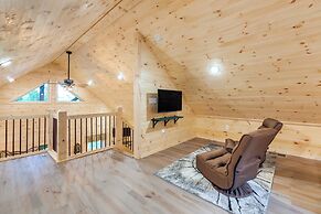 Serene Kentucky Cabin w/ Fireplace + Fire Pit!