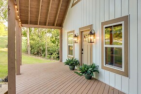 Serene Kentucky Cabin w/ Fireplace + Fire Pit!