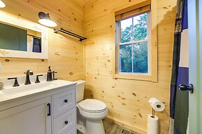 Serene Kentucky Cabin w/ Fireplace + Fire Pit!