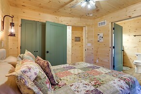 Serene Kentucky Cabin w/ Fireplace + Fire Pit!