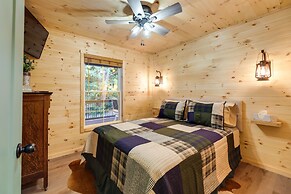 Serene Kentucky Cabin w/ Fireplace + Fire Pit!