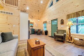 Serene Kentucky Cabin w/ Fireplace + Fire Pit!