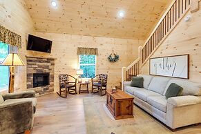 Serene Kentucky Cabin w/ Fireplace + Fire Pit!