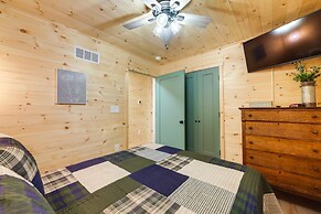 Serene Kentucky Cabin w/ Fireplace + Fire Pit!